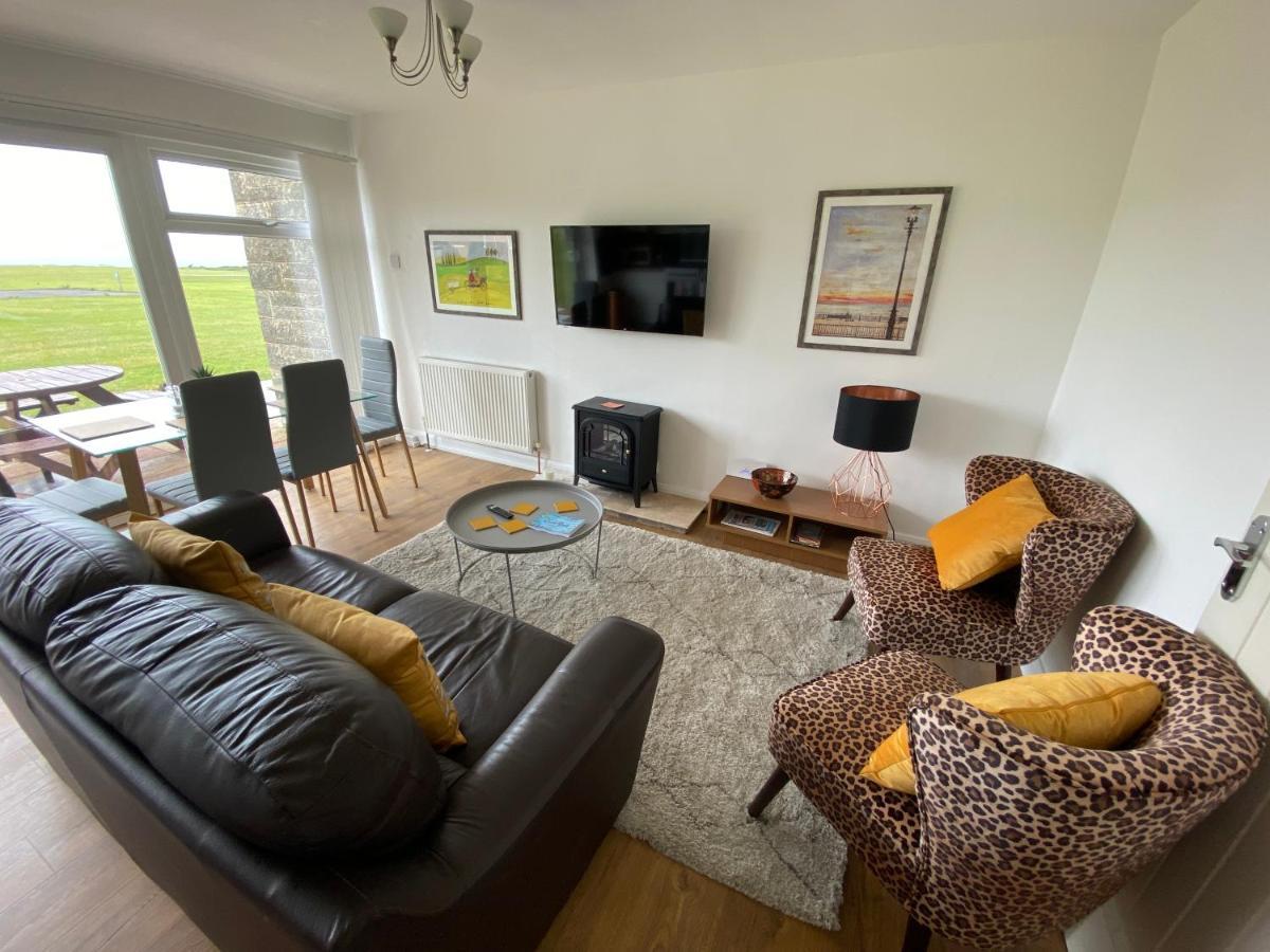 Seaview Self-Catering Coastal Bungalow In Rural West Wight Freshwater Exterior foto